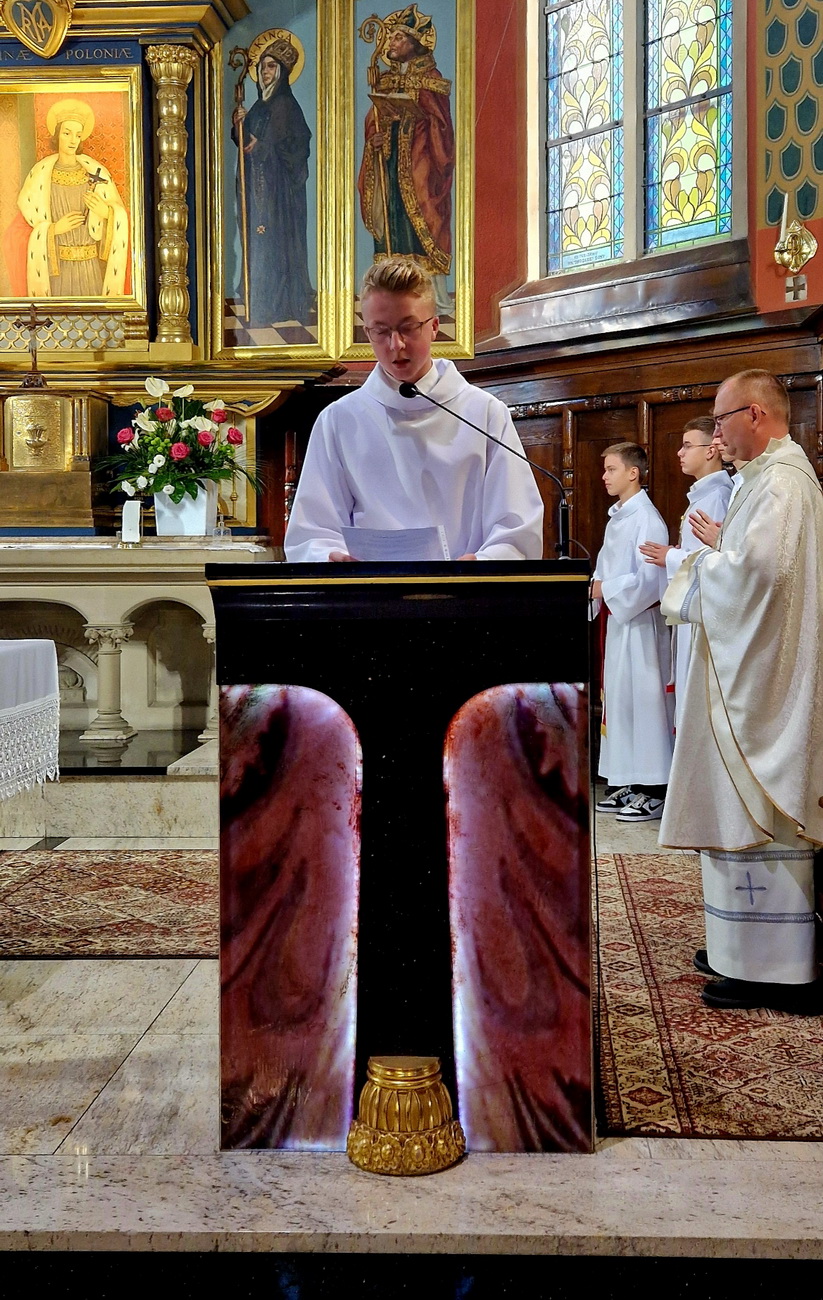 Zdjęcie Ślubowanie kl 1 2025 (20)ee5cf15e-d153-42a4-8405-cdcebaad48c1.jpg w galerii Ślubowanie klas pierwszych (6.10.2025)